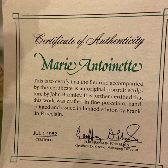 Franklin Mint “Marie Antoinette “ porcelain figurine 1982 - Picture 7 of 7